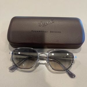 Classic style gray Persol sunglasses!